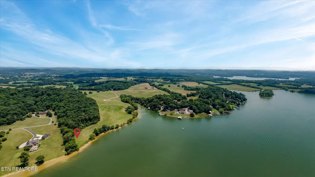 3845 Gravelly Hills Rd, Louisville, TN 37777