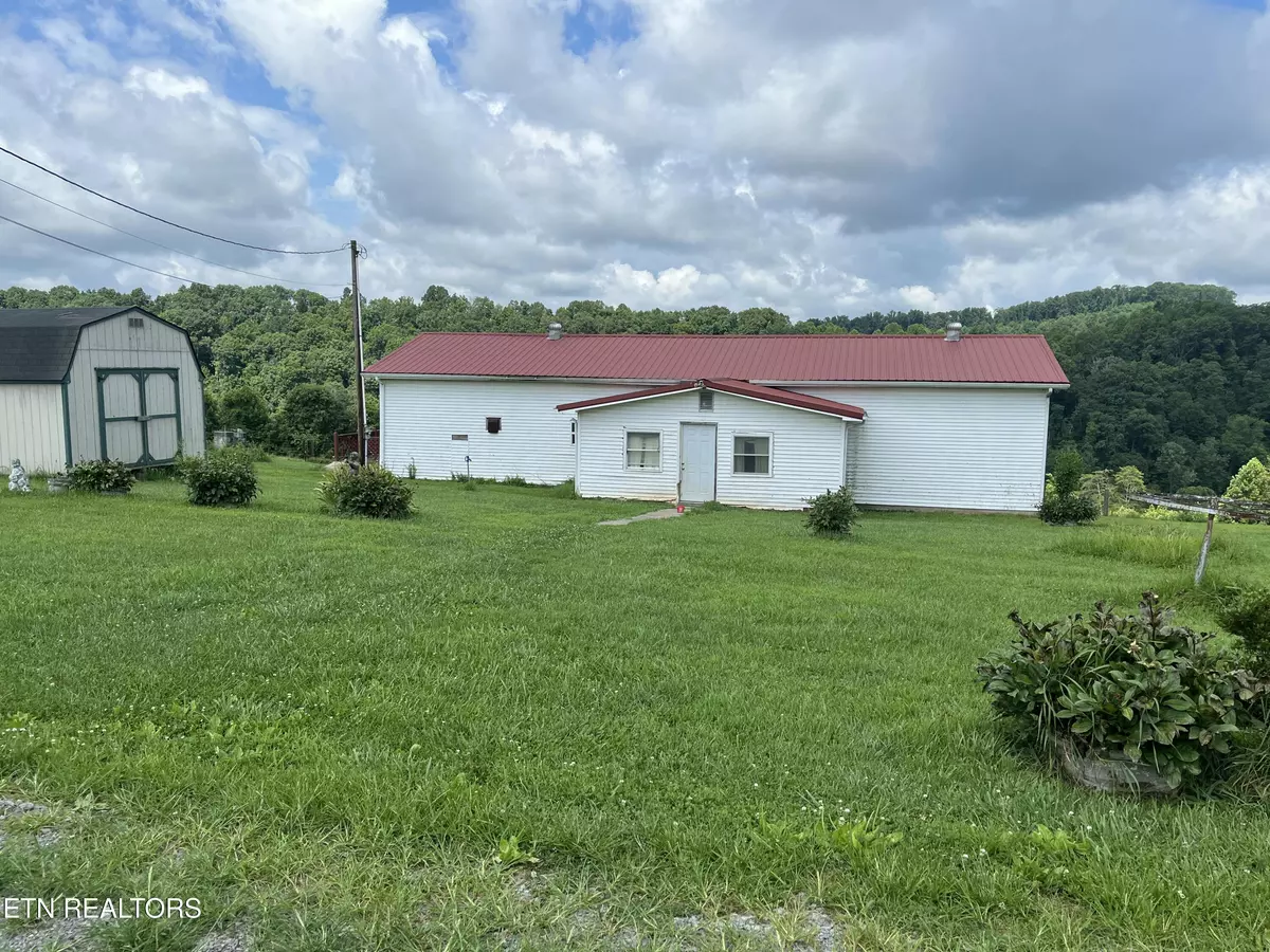 Pennington Gap, VA 24277,468 Spears DR
