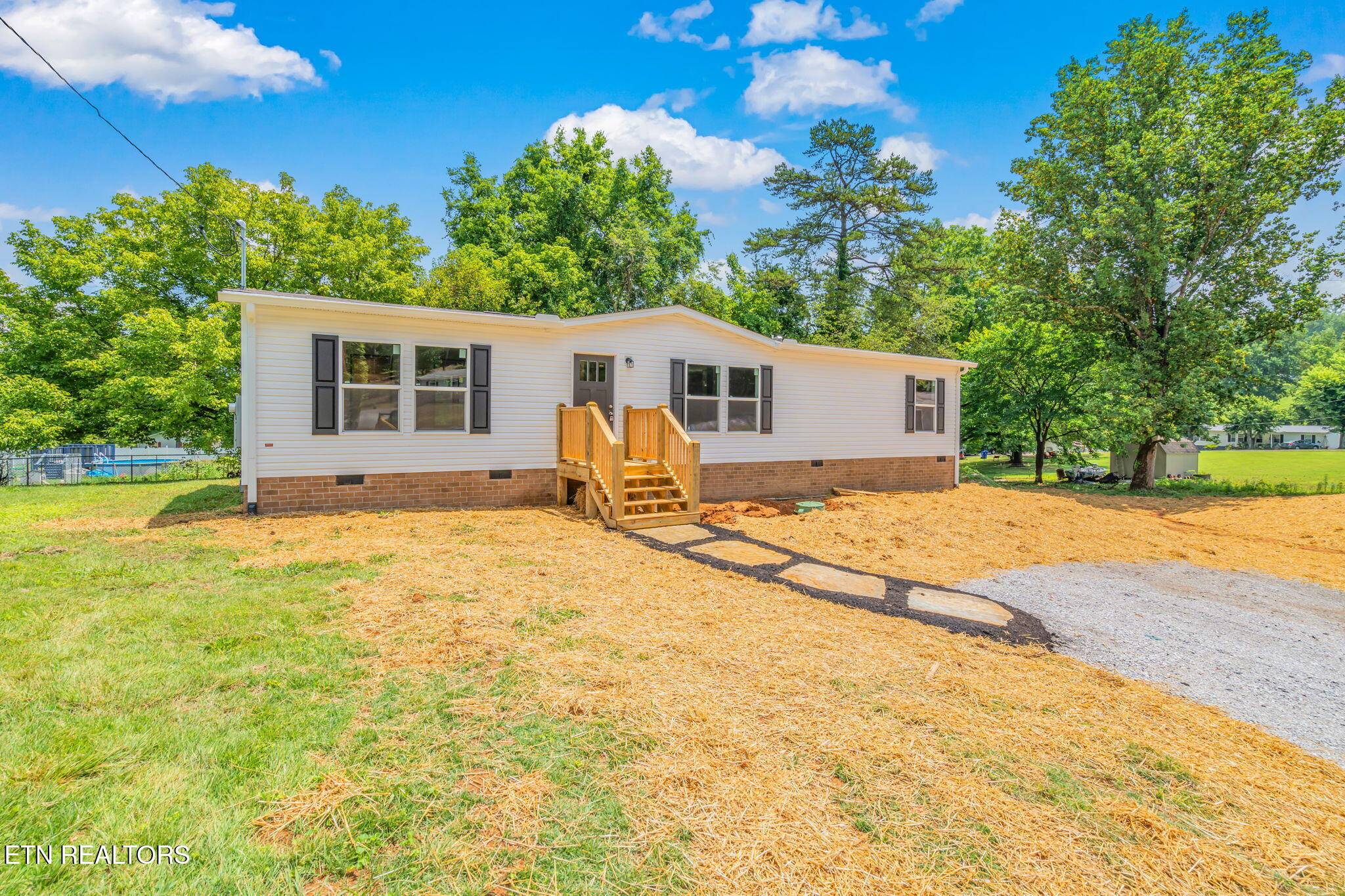 115 Ford Ave, Harriman, TN 37748