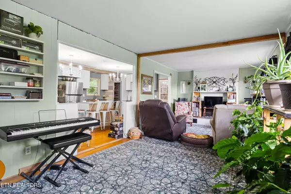 Strawberry Plains, TN 37871,816 Thorn Grove Pike PIKE