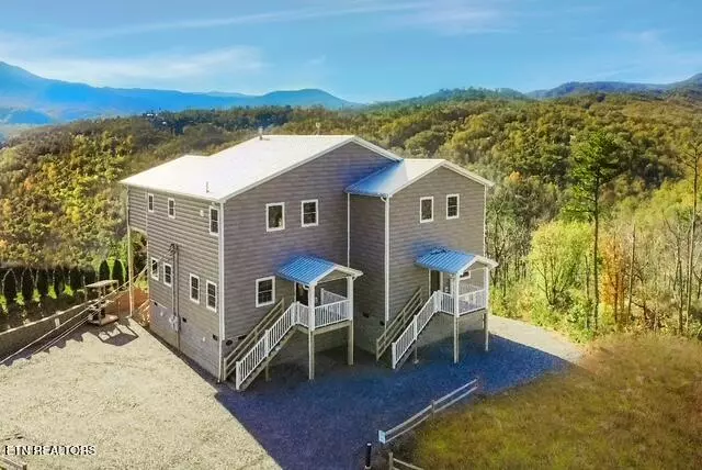 1156 Hemlock DR, Gatlinburg, TN 37738