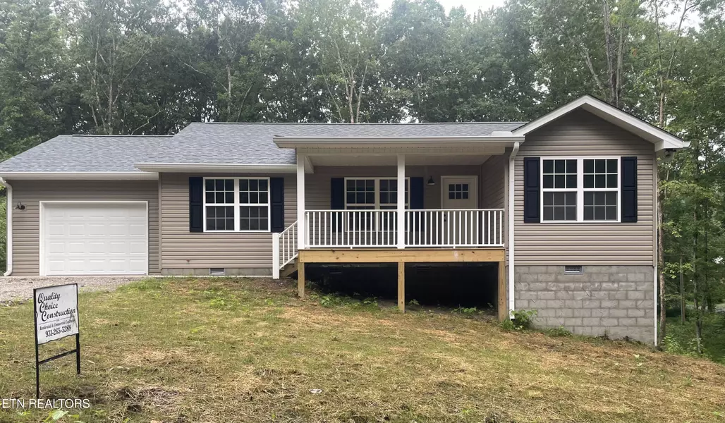 1112 Whispering Pine LN, Jamestown, TN 38556