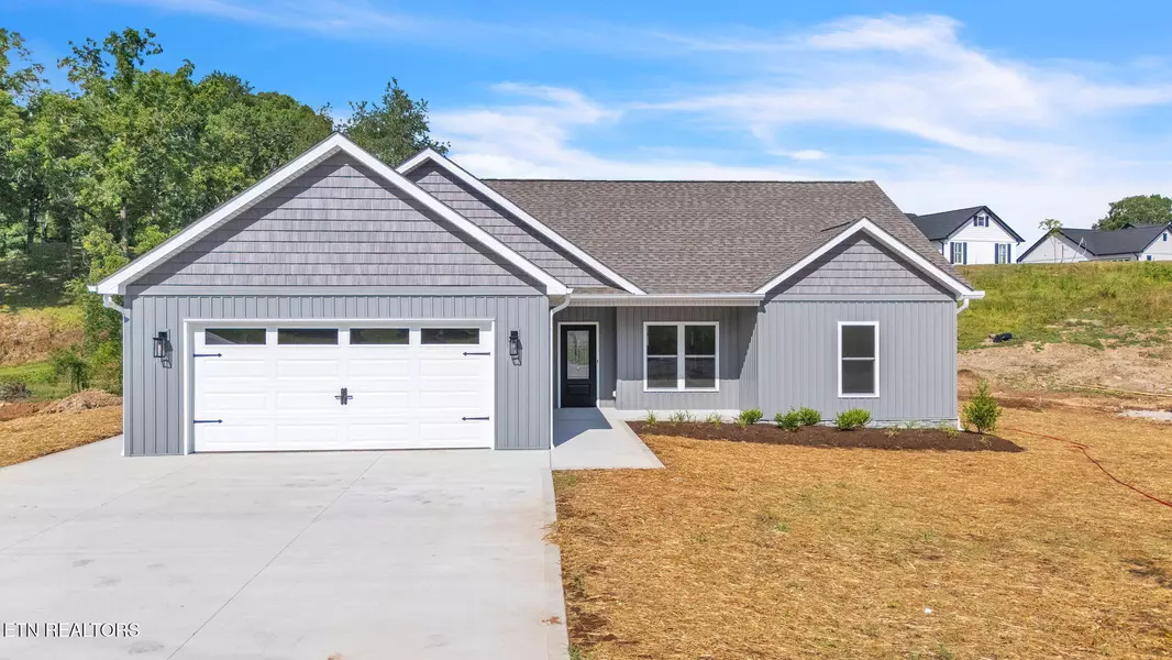 390 Hillvale Rd, Clinton, TN 37716