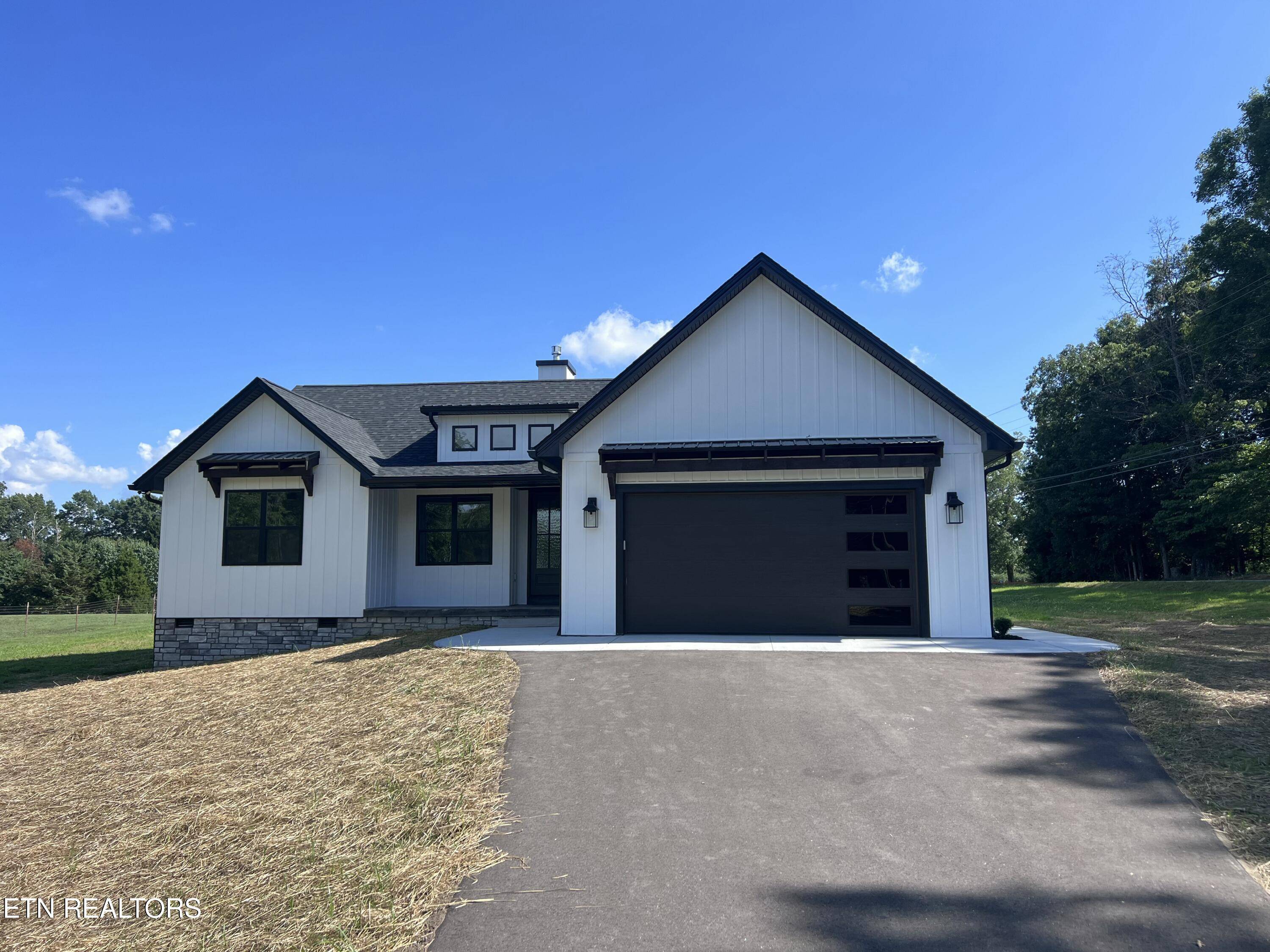 16 West Creek DR, Crossville, TN 38572