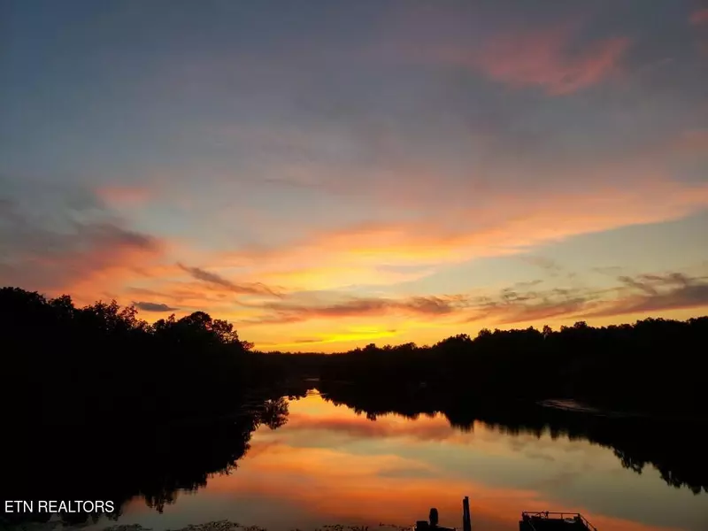 130 Mena LN, Crossville, TN 38572