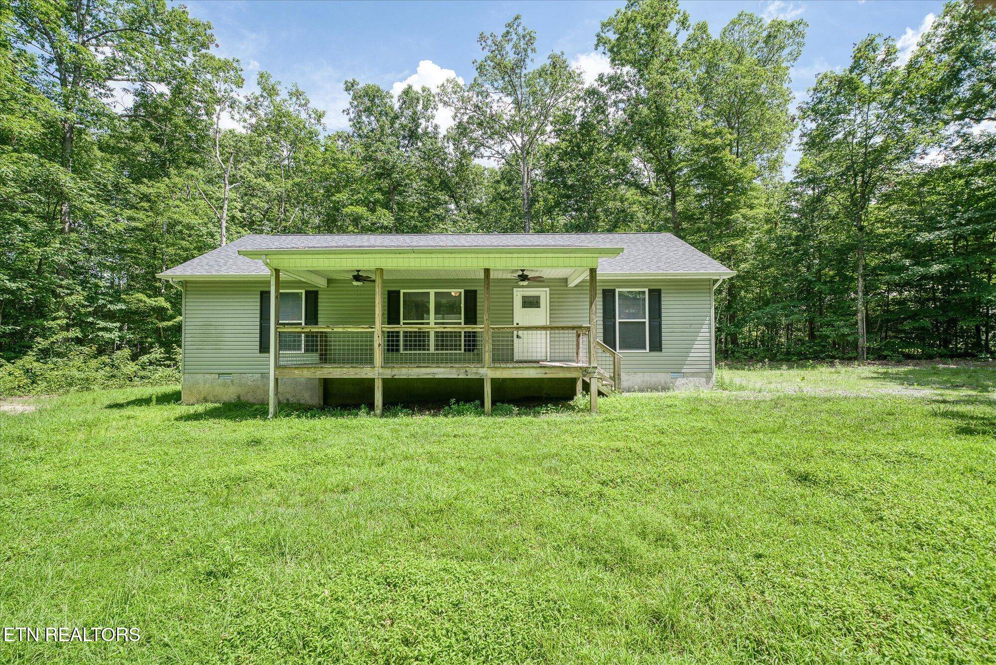 1382 Pilgrim DR, Grimsley, TN 38565