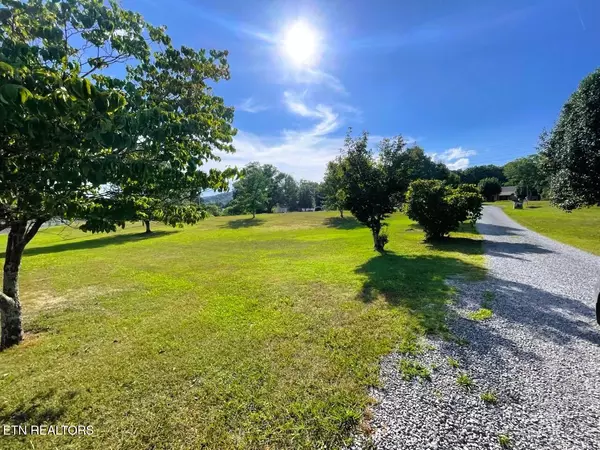 Heiskell, TN 37754,3245 Hinds Creek Rd