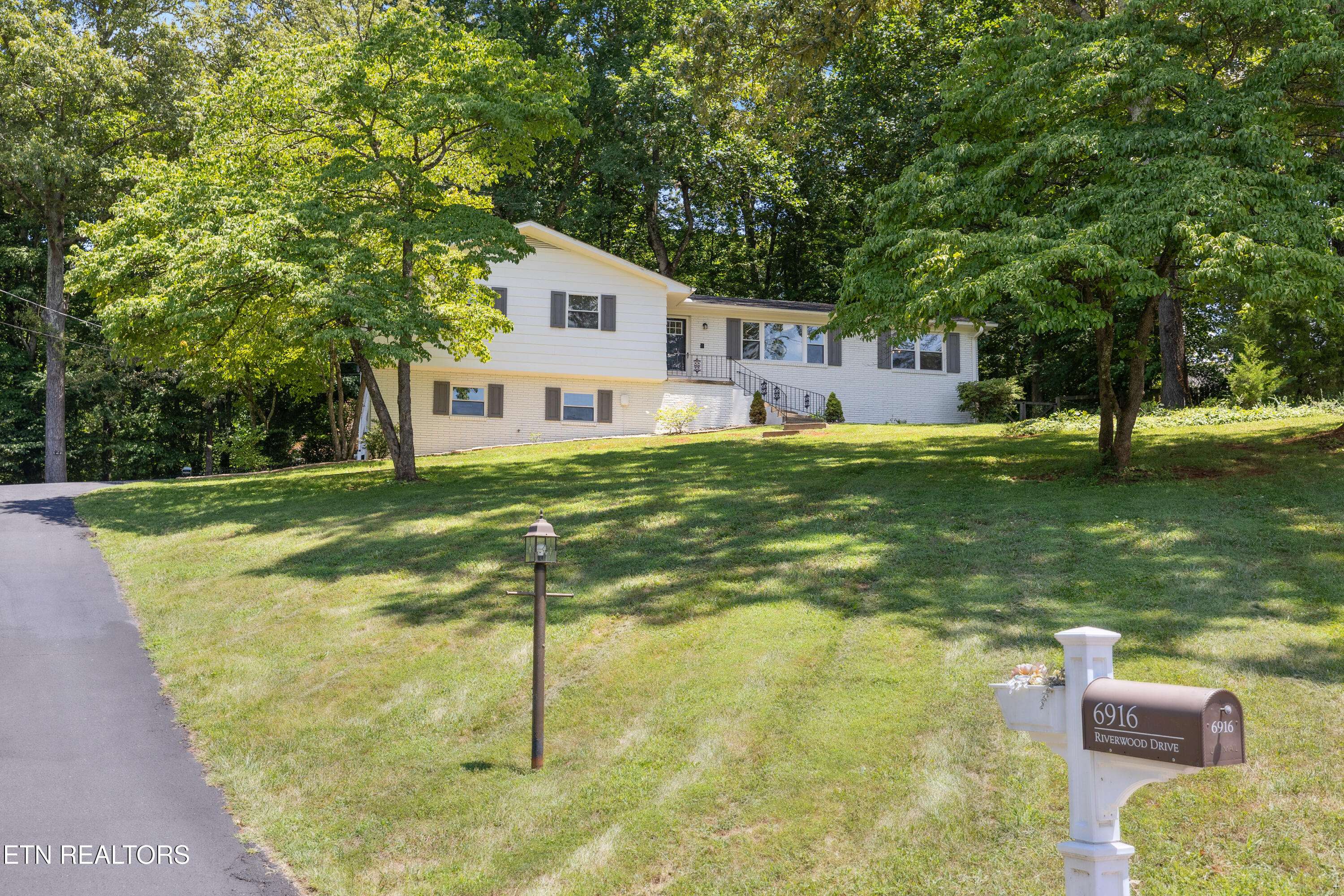 Knoxville, TN 37920,6916 Riverwood DR