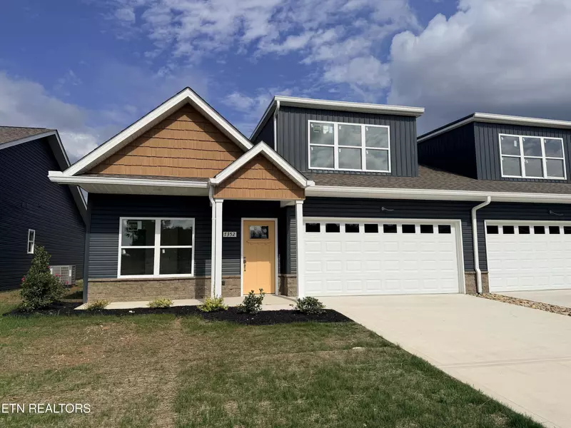 7352 Whispering Creek LN, Powell, TN 37849