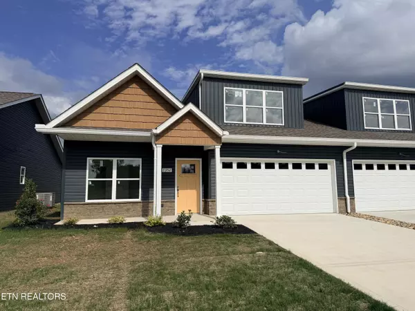 7352 Whispering Creek LN, Powell, TN 37849