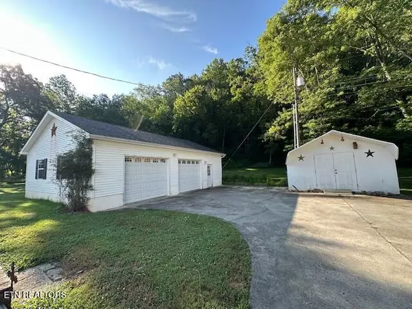 Rose Hill, VA 24281,6894 Dr Thomas Walker Rd