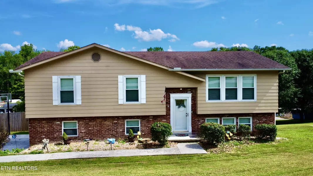 131 Red Bud DR, Harriman, TN 37748