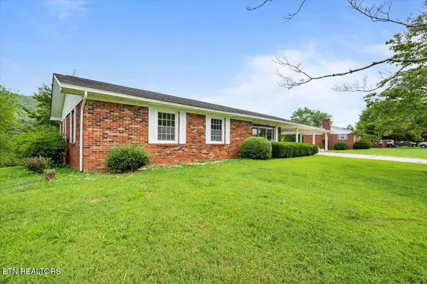 Jacksboro, TN 37757,372 Sharp Acres Rd Rd