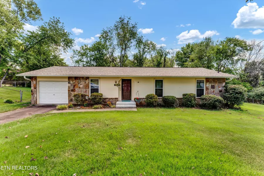 8914 Ripon CIR, Knoxville, TN 37923