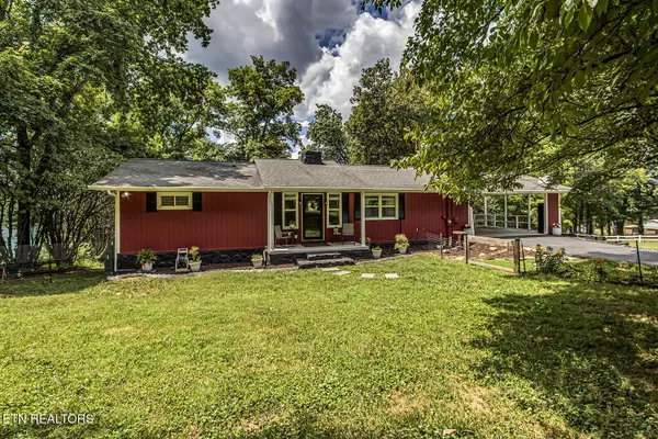 2163 Sugar Grove Valley Rd, Harriman, TN 37748