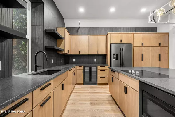 Knoxville, TN 37902,713 Market St