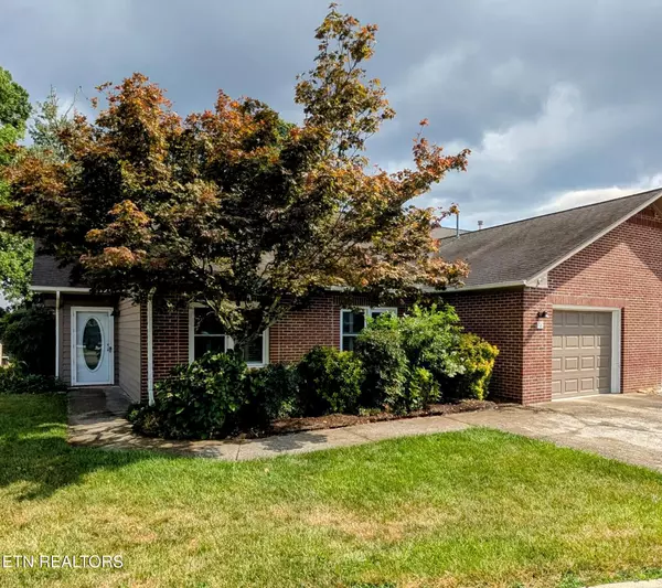 18 Rivers CT, Oak Ridge, TN 37830
