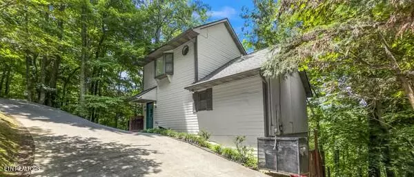 Gatlinburg, TN 37738,1523 Gillespie WAY