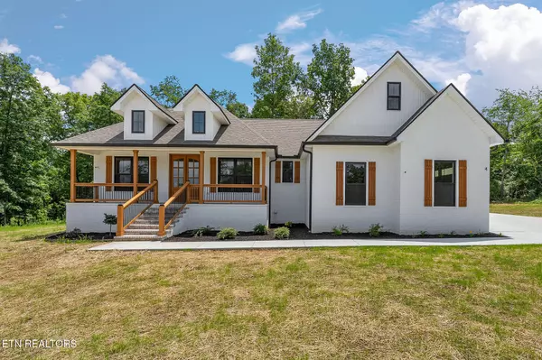 4 Riverchase DR, Crossville, TN 38571