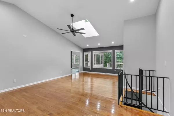 Loudon, TN 37774,112 Agoli WAY