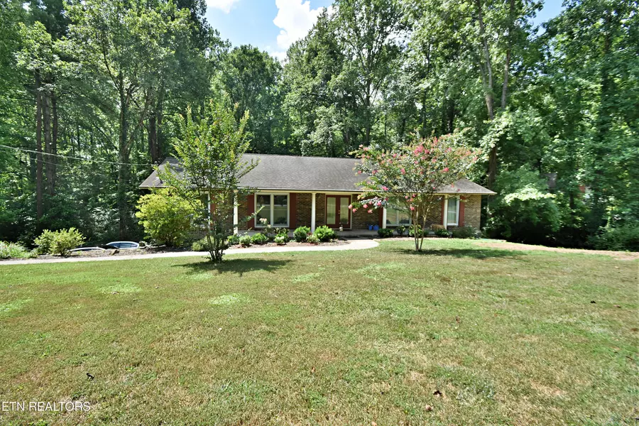 100 Greystone DR, Oak Ridge, TN 37830