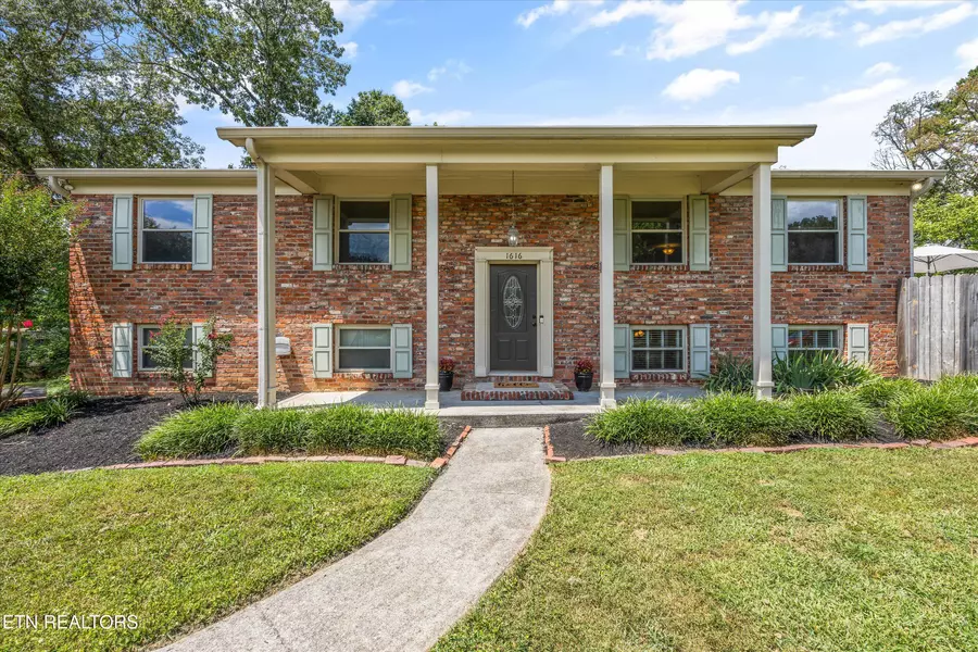 1616 Barcelona DR, Knoxville, TN 37923