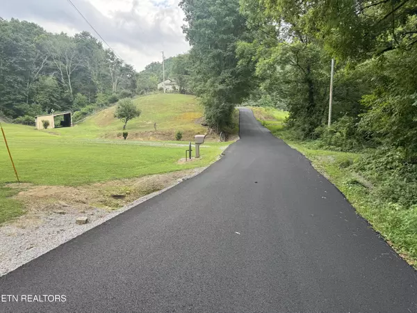 Dandridge, TN 37725,3434 Bridges Chapel Rd