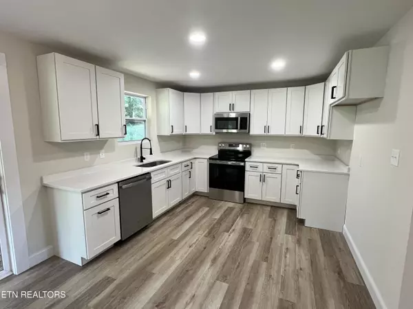 Knoxville, TN 37918,720 Birchbrook DR