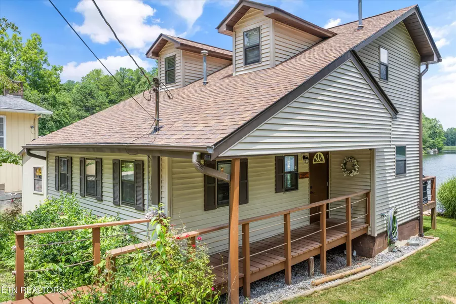 5805 Lakeshore DR, Tallassee, TN 37878