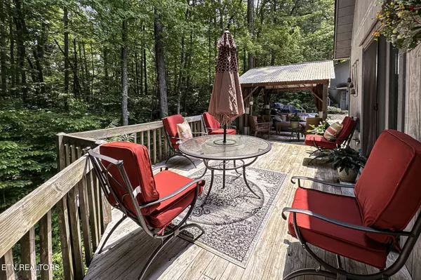 Cosby, TN 37722,223 Greywolf WAY