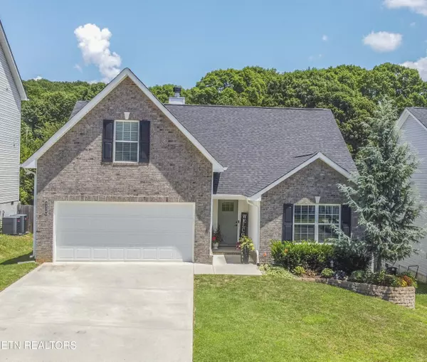 8320 Day Valley Rd, Powell, TN 37849