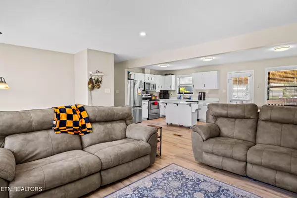 Maryville, TN 37803,2026 Independence DR