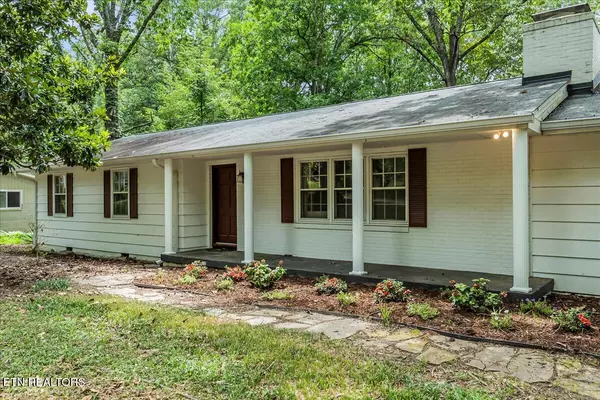 Signal Mountain, TN 37377,1110 Crown Pt Rd