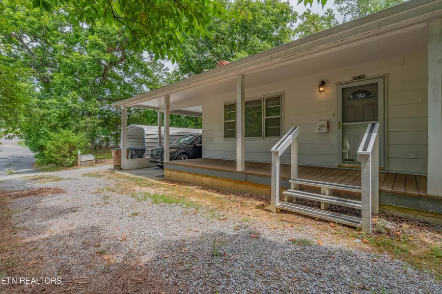 5616 Broadway St, Knoxville, TN 37918