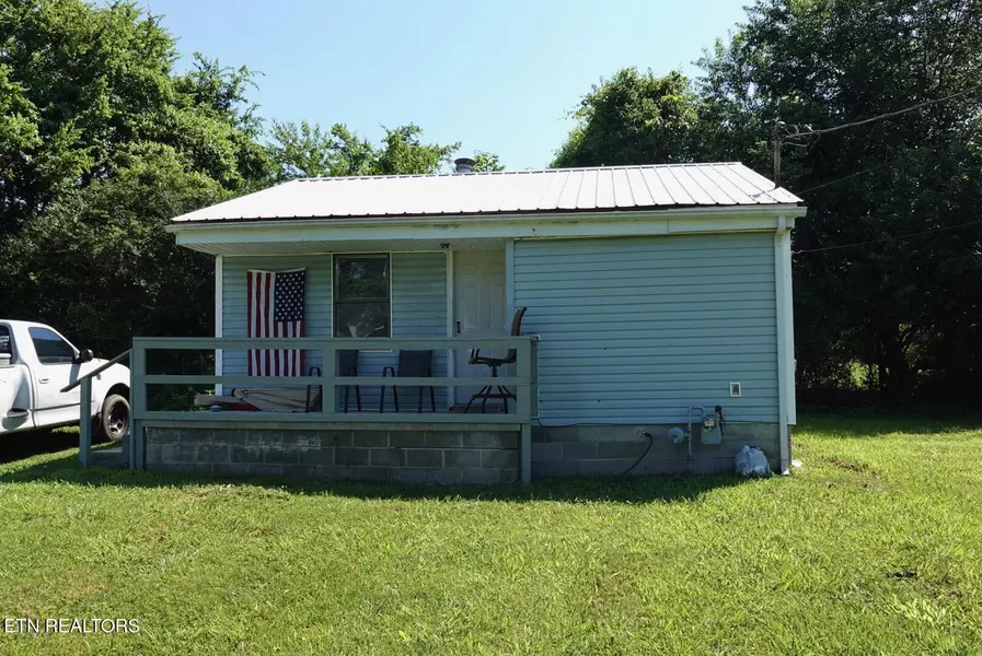 324 Old Valley Rd, Harriman, TN 37748