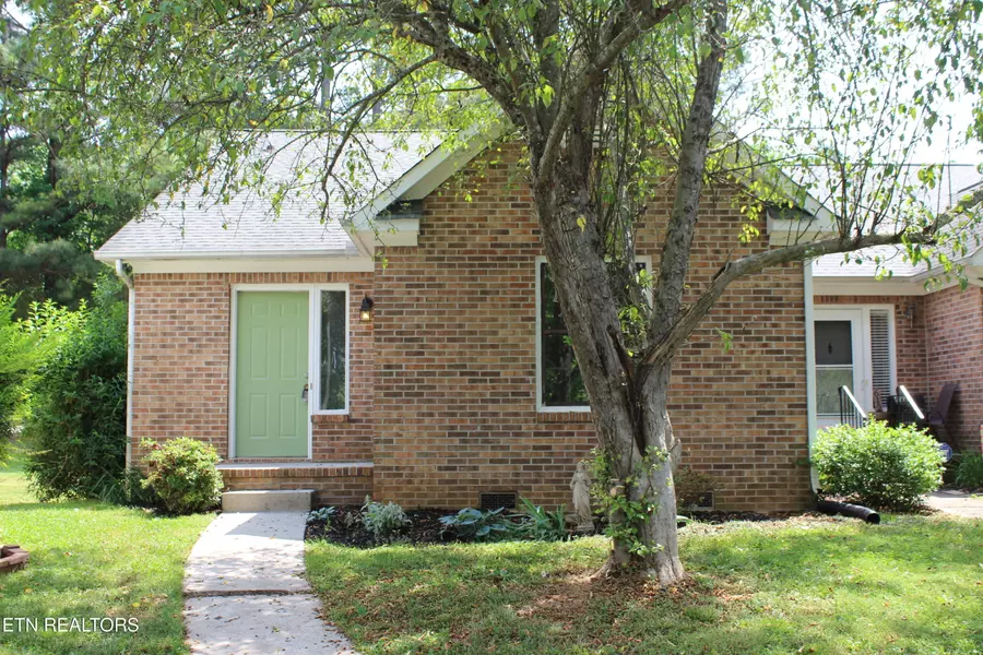 608 Idlewood LN, Knoxville, TN 37923