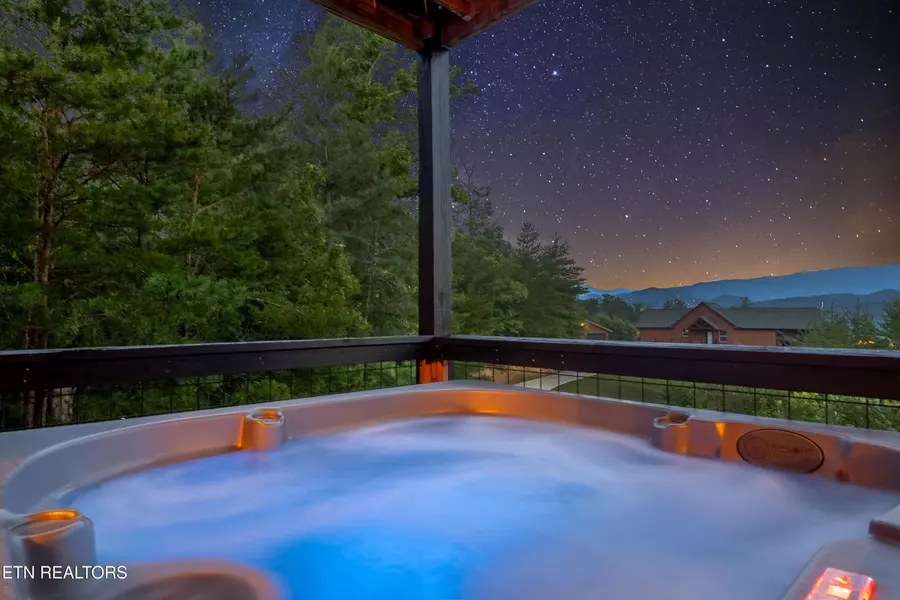 3142 Laughing Pine LN, Sevierville, TN 37862