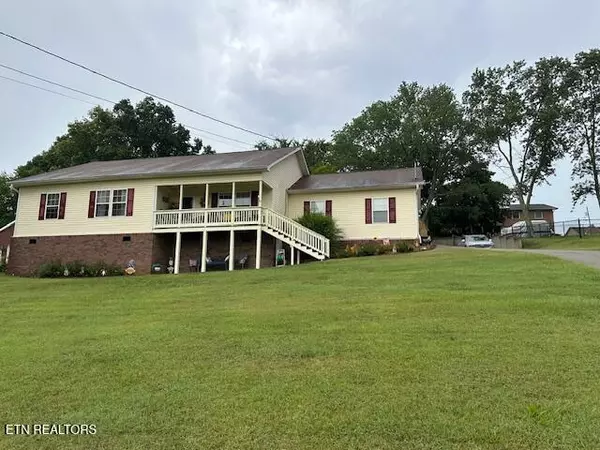 8524 Old Midway Rd, Lenoir City, TN 37772