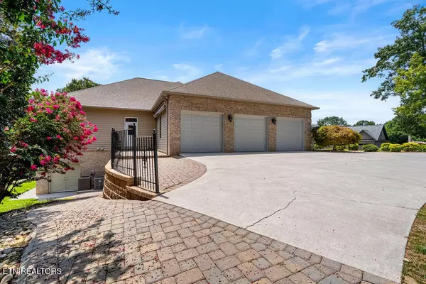 Loudon, TN 37774,402 Catoosa LN