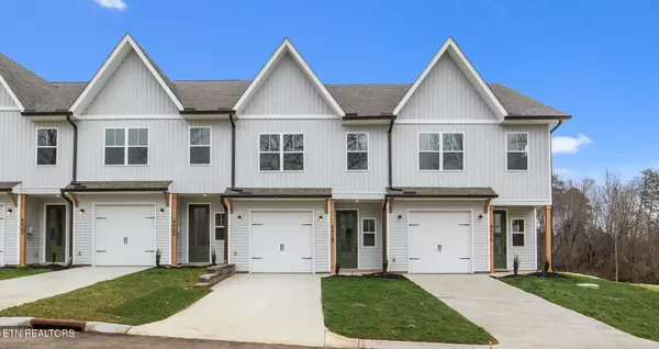 8418 Whisper LN, Powell, TN 37849