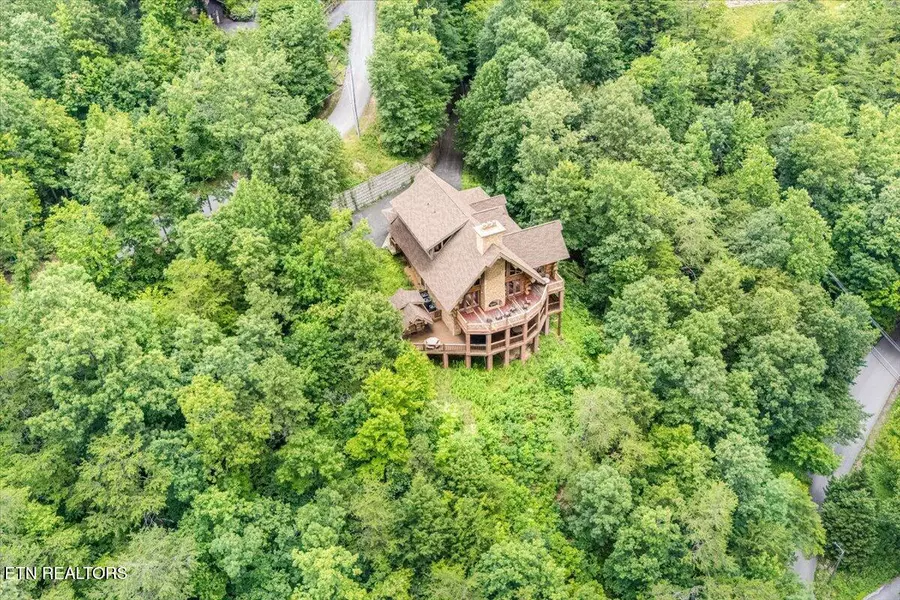 213 Matterhorn DR, Gatlinburg, TN 37738