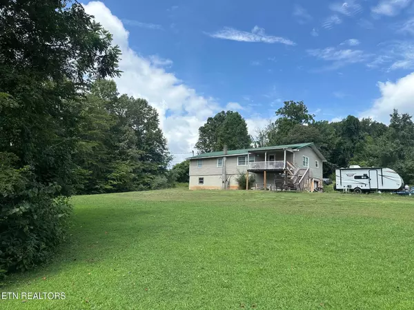 Jacksboro, TN 37757,233 Watkins LN