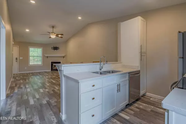 Knoxville, TN 37923,815 Calypso WAY