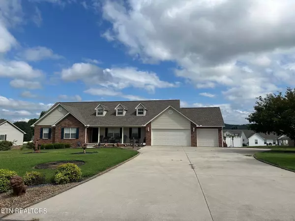 264 Cypress LN, Jacksboro, TN 37757