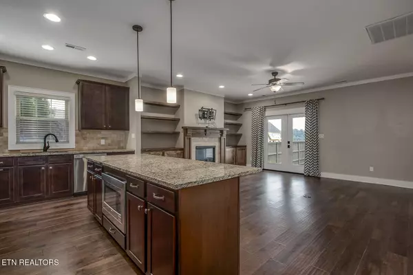 Loudon, TN 37774,484 Bobcat Run DR