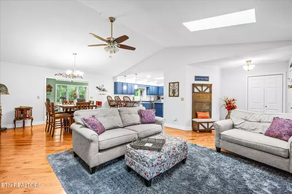 Crossville, TN 38558,476 Lakeview DR