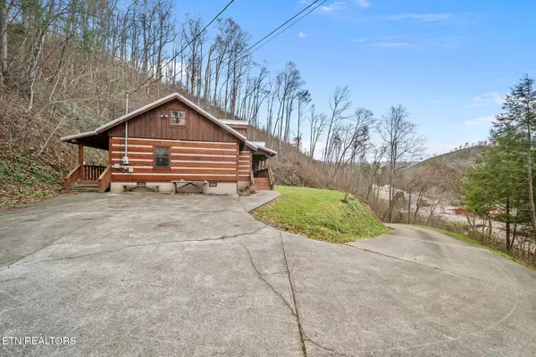 Gatlinburg, TN 37738,830 Sleepy Hollow Rd
