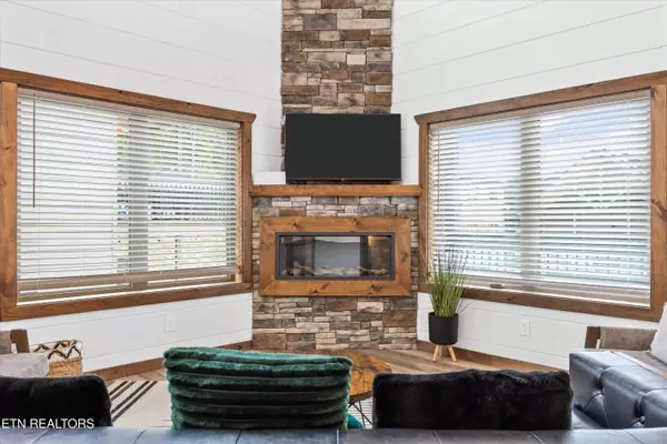 Pigeon Forge, TN 37863,411 Hatchet WAY