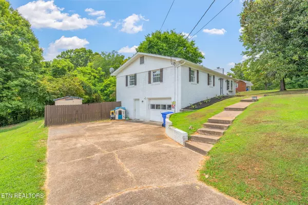 Clinton, TN 37716,104 Westwood DR