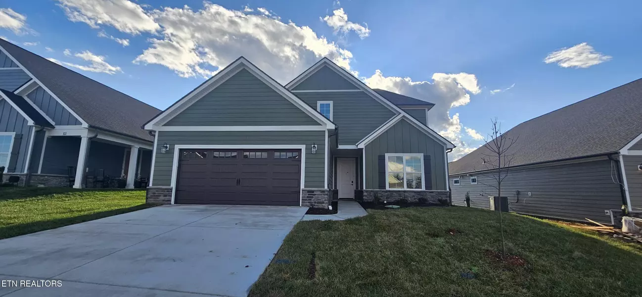 173 Honeysuckle DR, Lenoir City, TN 37771